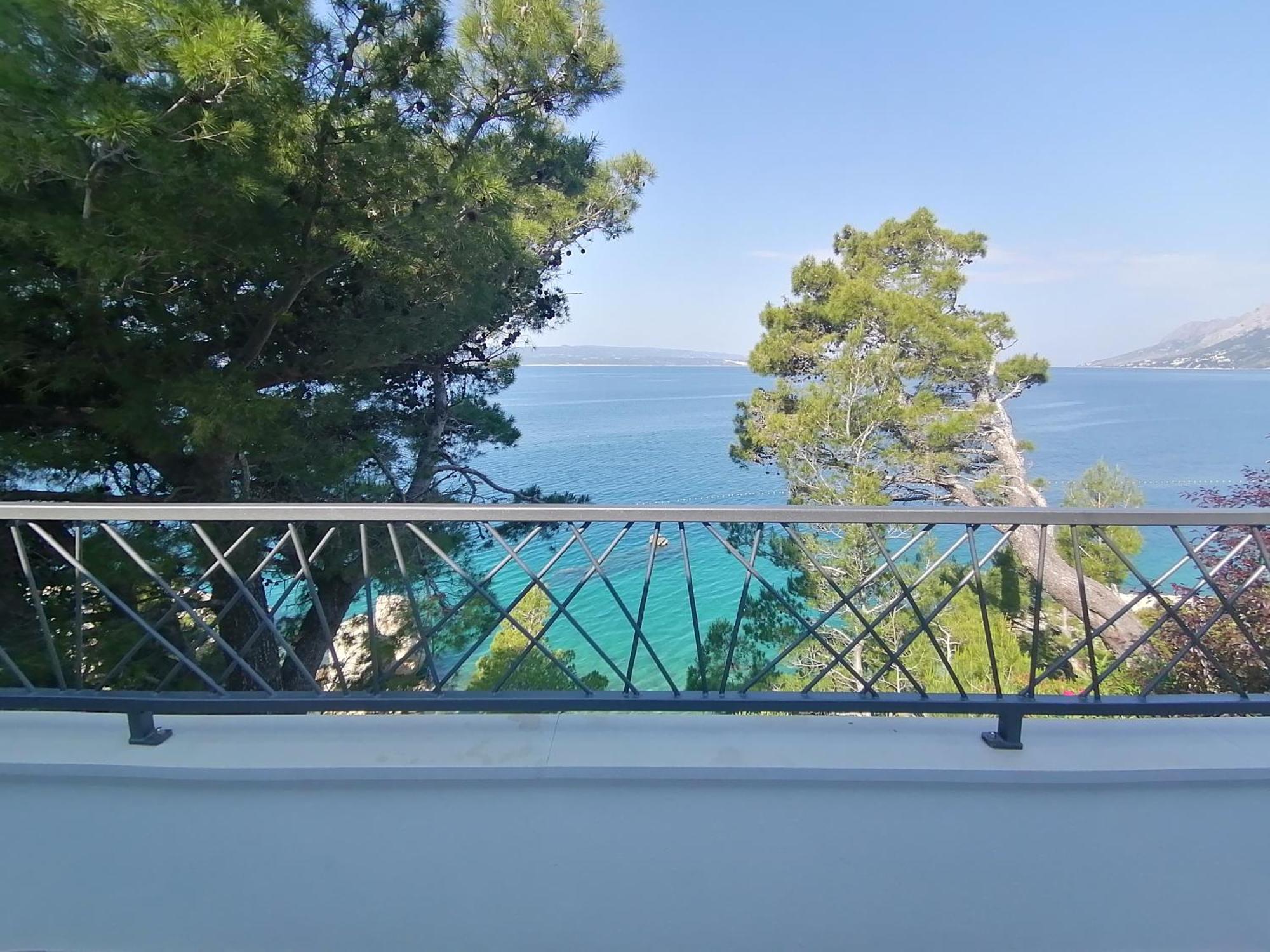 Apartmani Mares - 20 M From The Beach Brela Exteriör bild