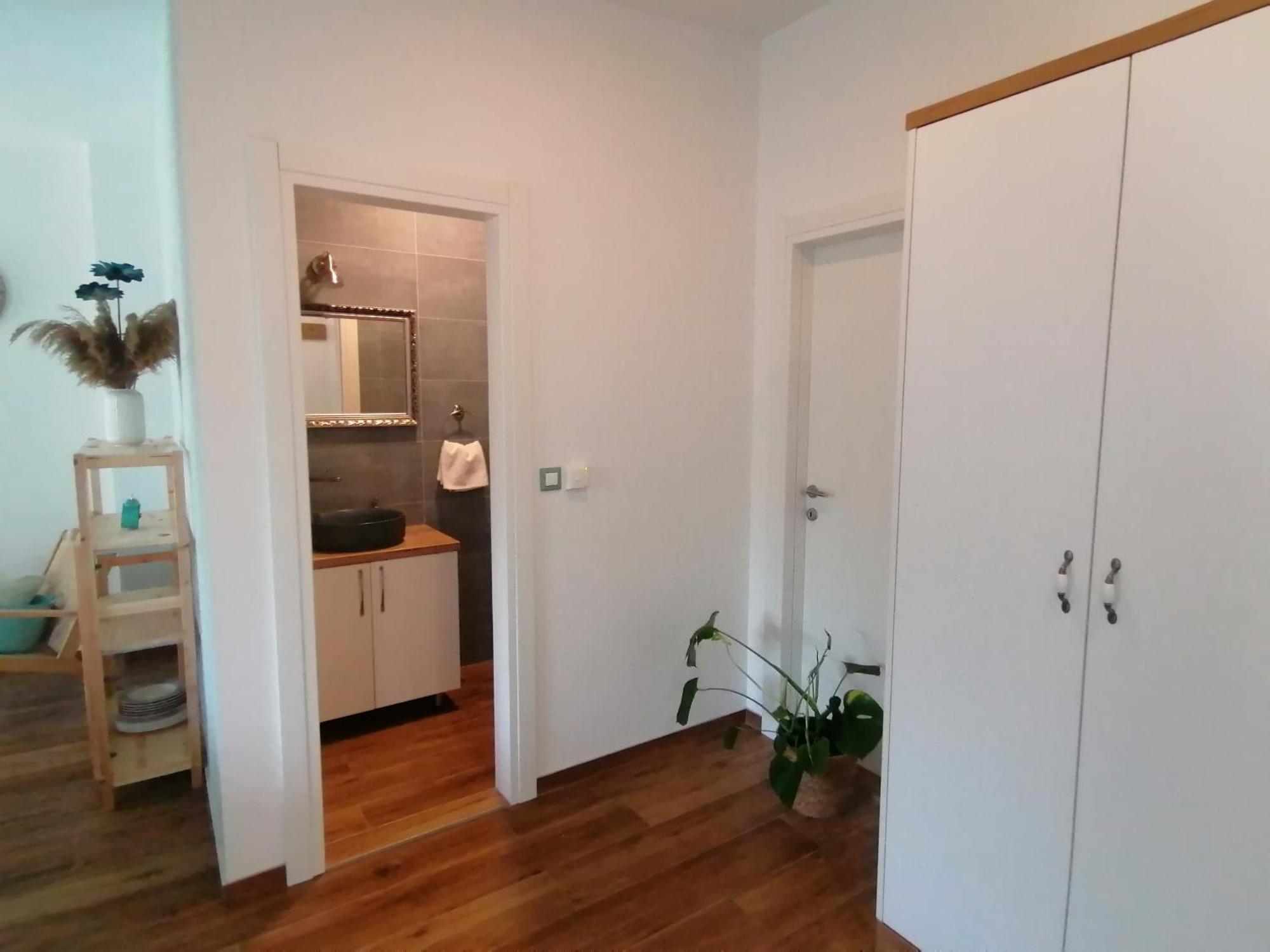 Apartmani Mares - 20 M From The Beach Brela Exteriör bild