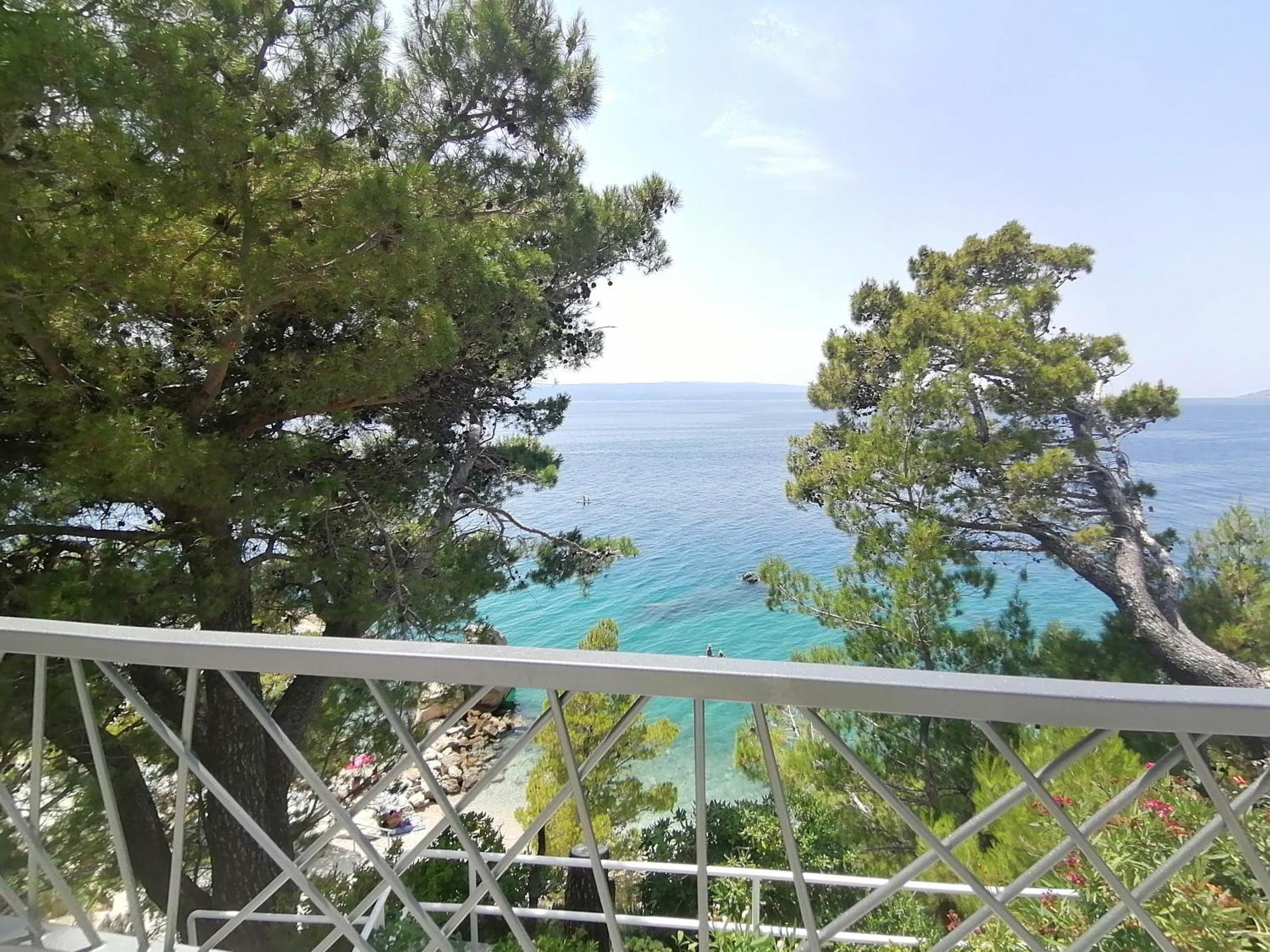 Apartmani Mares - 20 M From The Beach Brela Exteriör bild